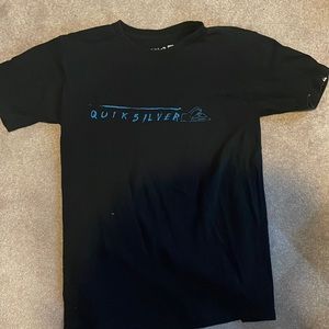 Black quiksilver t shirt